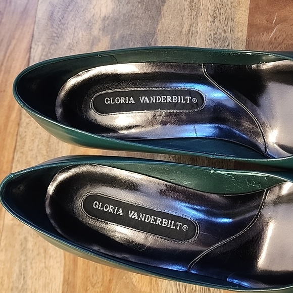 Gloria Vanderbilt Green Heels - Picture 3 of 10